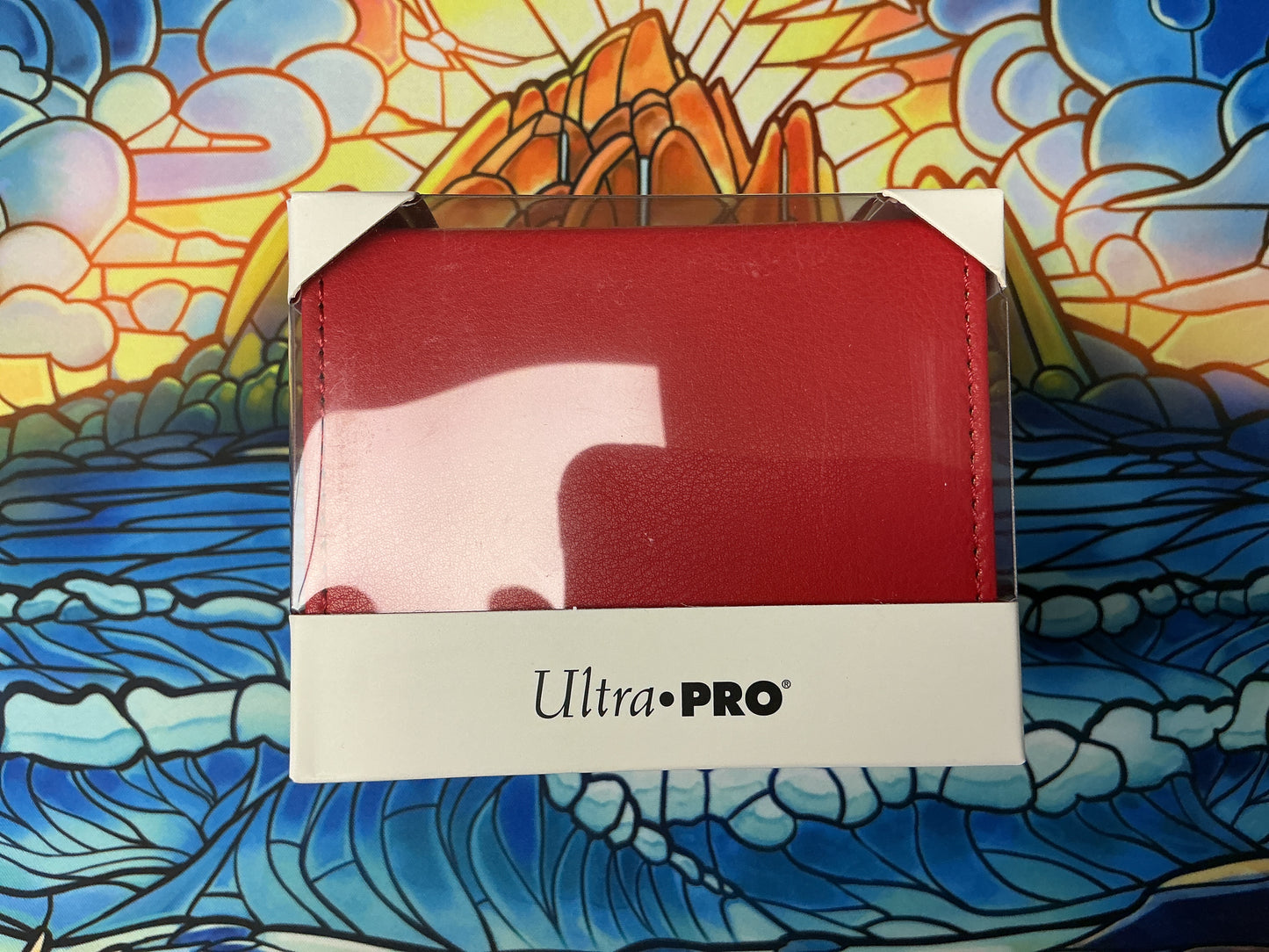 UltraPro Deckbox: Alcove Edge 100+ Vivid (Red)